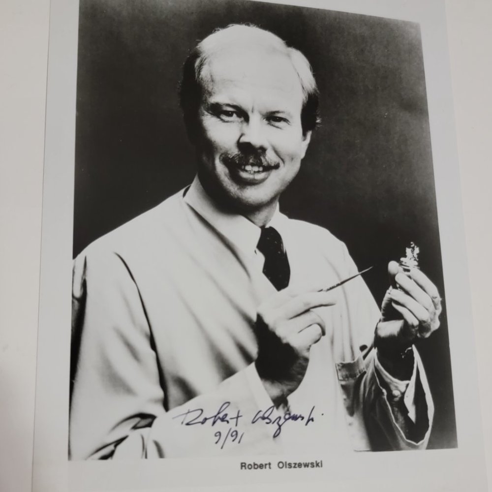 Robert Olszewski autographed 5x7 image.